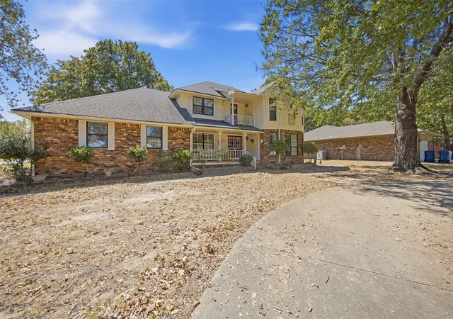 Photo 2 of Single family home for sale at 316 Bluebird Ln, Mc Alester, OK 74501 | MLS# 2633892 | Listing updated on 2026-10-29