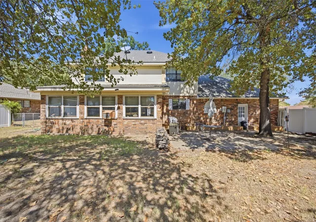 Photo 3 of Single family home for sale at 316 Bluebird Ln, Mc Alester, OK 74501 | MLS# 2633892 | Listing updated on 2026-10-29