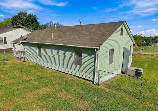 Photo 3 of Single family home for sale at 104 W Plum, Stilwell, OK 74960 | MLS# 2634209 | Listing updated on 2026-10-08