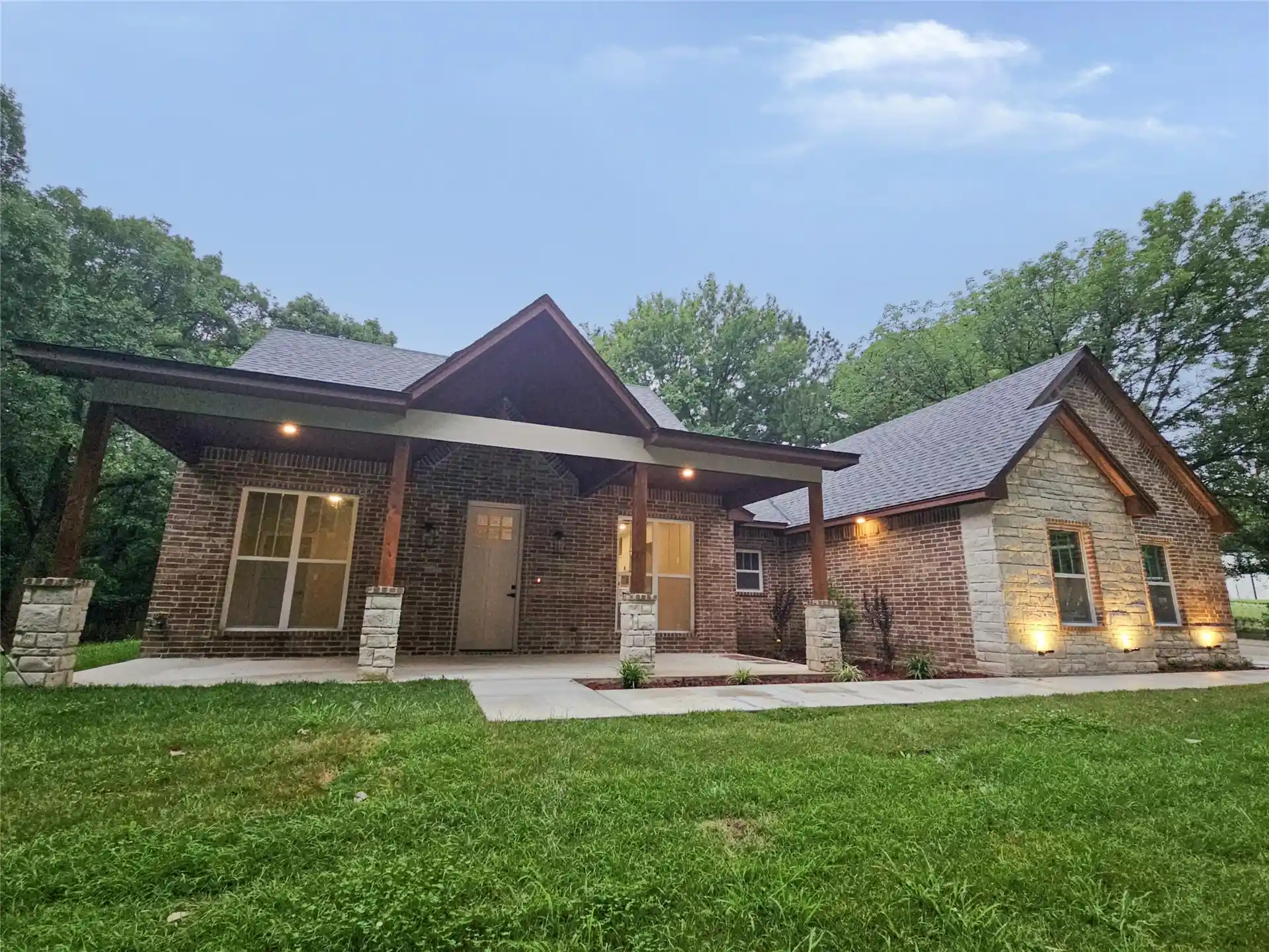 Photo 1 of Single family home for sale at 302 Oak Ridge Rd, Fort Gibson, OK 74434 | MLS# 2634212 | Listing updated on 2026-10-14