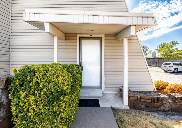Listing Photo 3 - Condo for sale in building located at 7451 S Yale Ave, Tulsa, OK 74136 - Unit #230