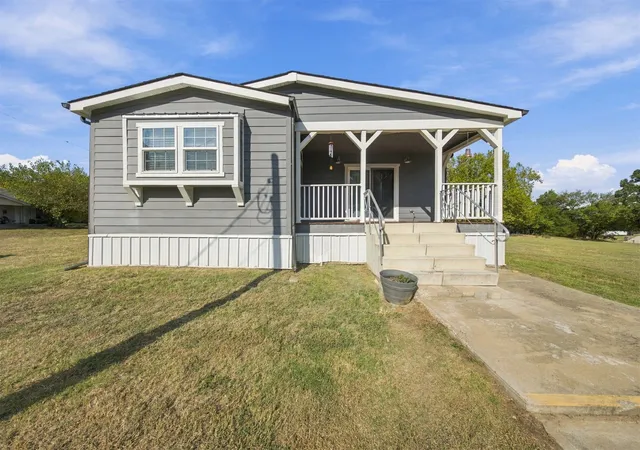 Photo 2 of Manufactured home for sale at 919 W Federal St, Drumright, OK 74030 | MLS# 2634236 | Listing updated on 2026-10-05