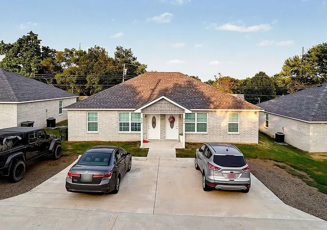 Photo 2 of Multi family home for sale at 920 Williams Ave, Sallisaw, OK 74955 | MLS# 2634241 | Listing updated on 2026-09-22