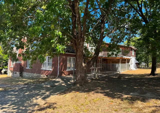 Photo 3 of Sale Pending at 400 E Osage Ave, Mc Alester, OK 74501 | MLS# 2634250 | Listing updated on 2026-09-18