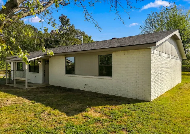 Photo 2 of Single family home for sale at 1517 N 7th Street, Stilwell, OK 74960 | MLS# 2538722 | Listing updated on 2026-09-22