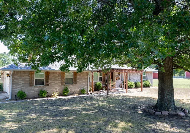 Photo 3 of Single family home for sale at 12502 County Rd 3570, Ada, OK 74820 | MLS# 2634128 | Listing updated on 2026-09-25