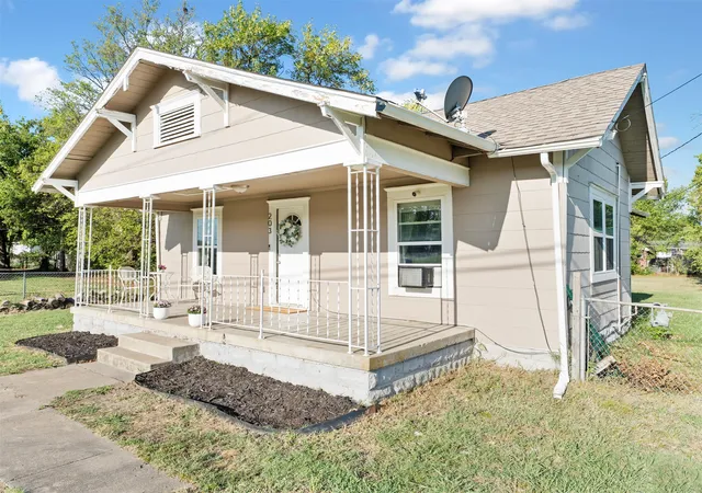 Photo 2 of Sale Pending at 203 N Shawnee St, Catoosa, OK 74015 | MLS# 2634280 | Listing updated on 2026-10-08