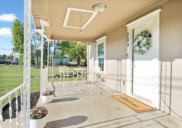 Photo 3 of Sale Pending at 203 N Shawnee St, Catoosa, OK 74015 | MLS# 2634280 | Listing updated on 2026-10-08