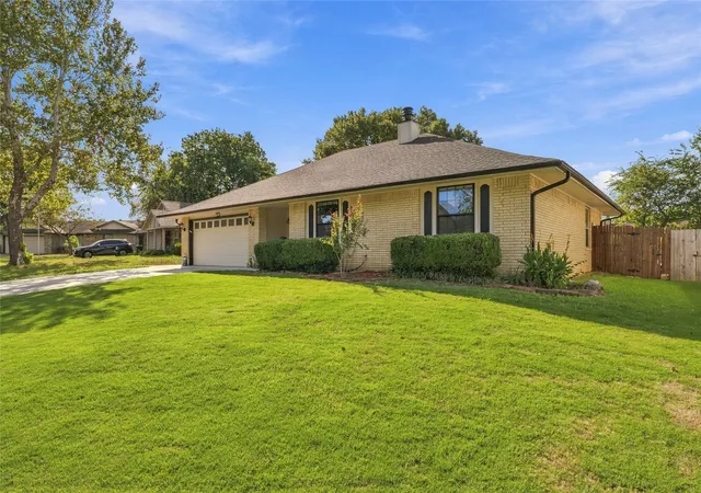 Photo 2 of Single family home for sale at 2313 W Broadway Ct, Broken Arrow, OK 74012 | MLS# 2634341 | Listing updated on 2026-10-02