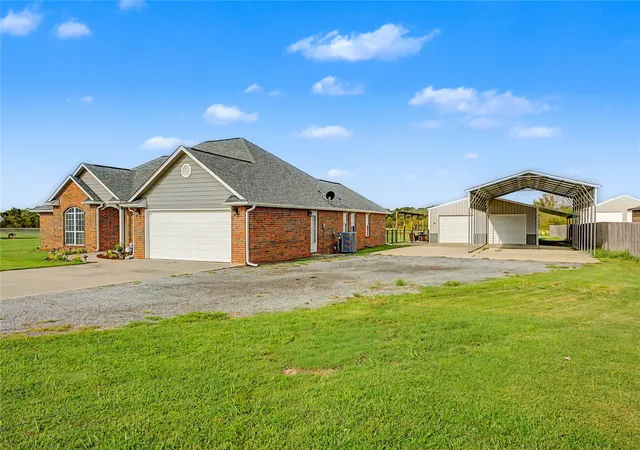 Photo 2 of Sale Pending at 28400 S Kaela Dr, Inola, OK 74036 | MLS# 2633995 | Listing updated on 2026-10-11
