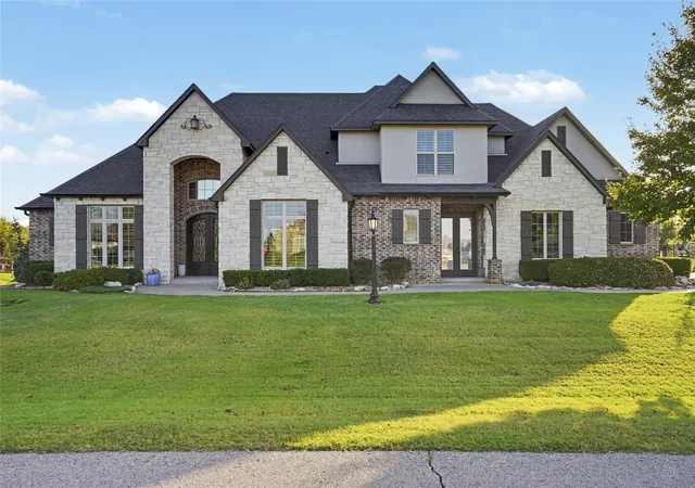 Photo 3 of Sale Pending at 18523 E Persimmon Ln, Owasso, OK 74055 | MLS# 2634207 | Listing updated on 2026-09-21