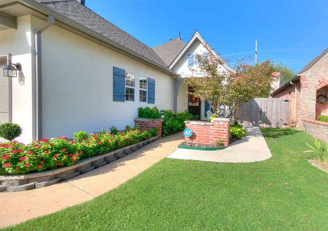 Photo 3 of Sale Pending at 522 N Willow Pl, Jenks, OK 74037 | MLS# 2634356 | Listing updated on 2026-09-21