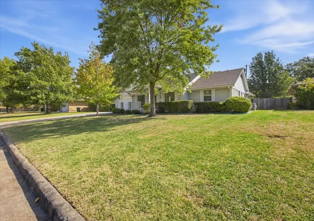 Photo 3 of Single family home for sale at 620 Ann, Ada, OK 74820 | MLS# 2634408 | Listing updated on 2026-09-18