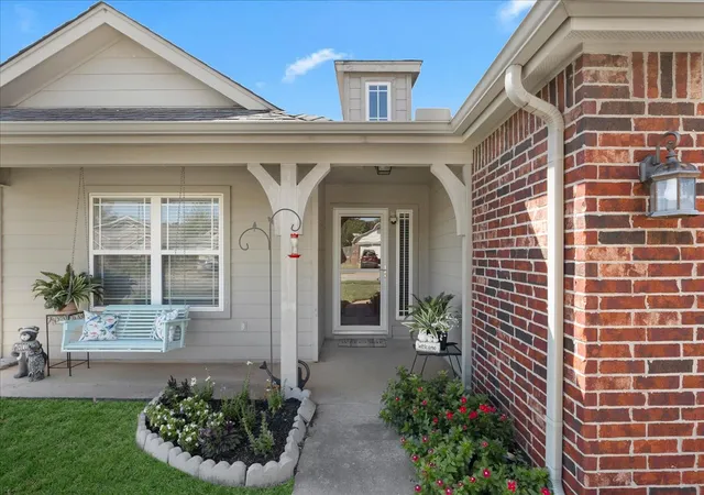 Photo 2 of Sale Pending at 6692 E 130th Place S, Bixby, OK 74008 | MLS# 2629966 | Listing updated on 2026-09-29