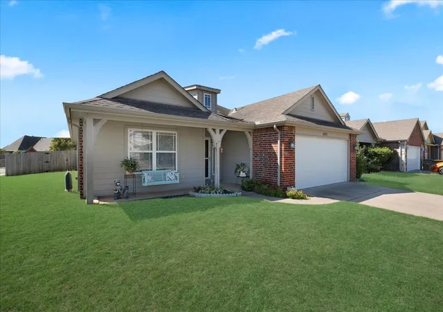 Photo 3 of Sale Pending at 6692 E 130th Place S, Bixby, OK 74008 | MLS# 2629966 | Listing updated on 2026-09-29