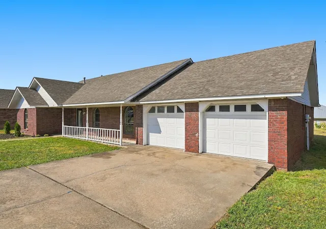 Photo 3 of Single family home for sale at 111 Lanita Dr, Roland, OK 74954 | MLS# 2634424 | Listing updated on 2026-10-05
