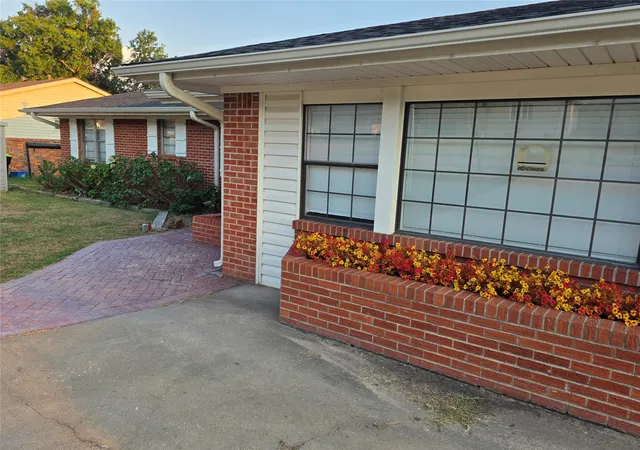 Photo 2 of Single family home for sale at 1917 11 Street, Ada, OK 74820 | MLS# 2634166 | Listing updated on 2026-10-08