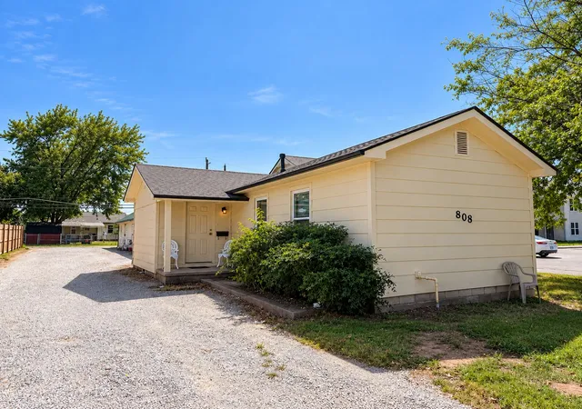 Photo 2 of Sale Pending at 808 N Cherokee St, Claremore, OK 74017 | MLS# 2634479 | Listing updated on 2026-10-05