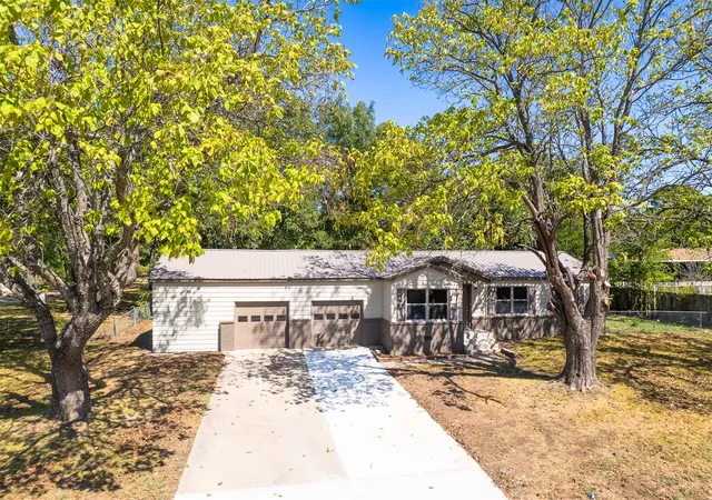 Photo 1 of Sale Pending at 330 Mayfair, Ada, OK 74820 | MLS# 2634261 | Listing updated on 2026-09-25