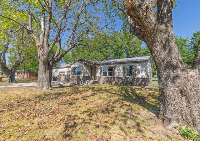 Photo 2 of Sale Pending at 330 Mayfair, Ada, OK 74820 | MLS# 2634261 | Listing updated on 2026-09-25