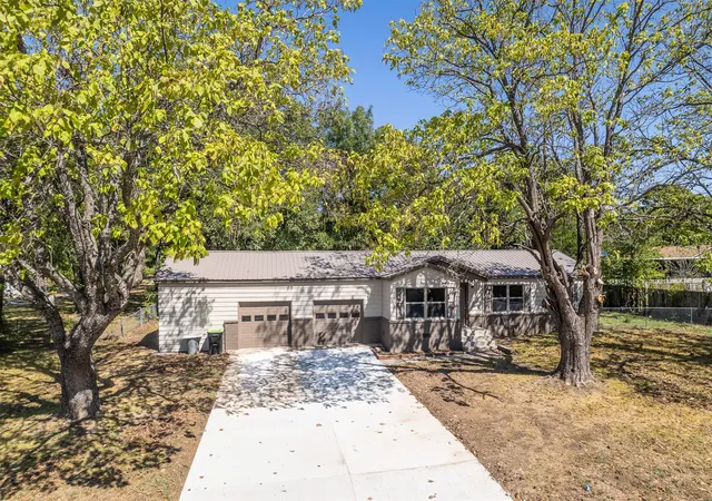 Photo 3 of Sale Pending at 330 Mayfair, Ada, OK 74820 | MLS# 2634261 | Listing updated on 2026-09-25