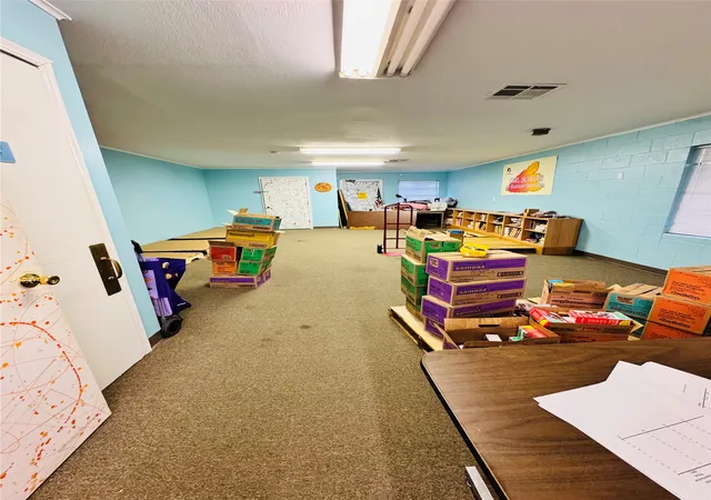 Photo 3 of Single family home for sale at 811 Grand Ave E, Ponca City, OK 74601 | MLS# 2634485 | Listing updated on 2026-09-19