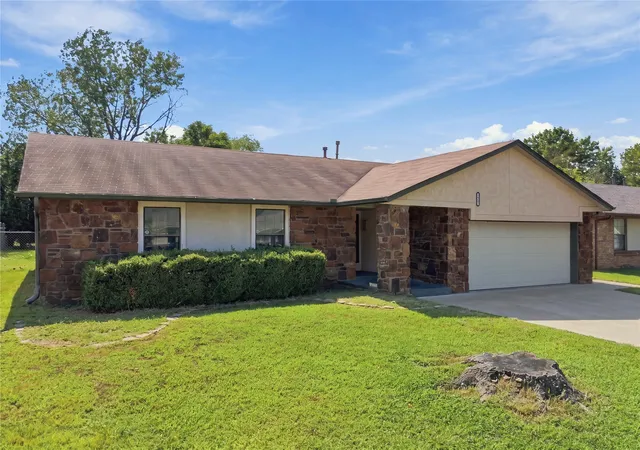 Photo 2 of Sale Pending at 1823 W Ithica St, Broken Arrow, OK 74012 | MLS# 2634023 | Listing updated on 2026-09-30