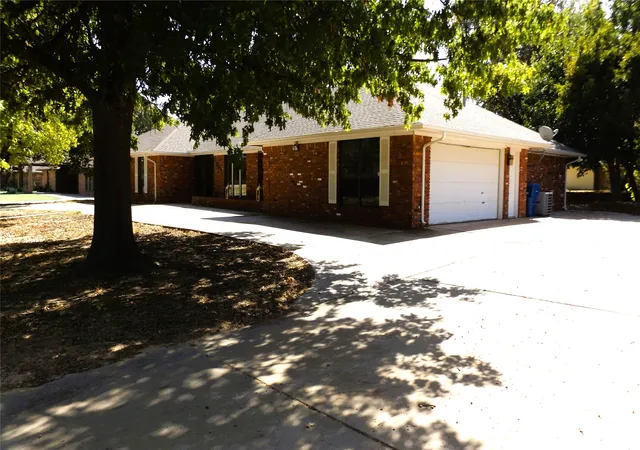 Photo 2 of Single family home for sale at 3513 Chickadee Ln, Enid, OK 73703 | MLS# 2634325 | Listing updated on 2026-09-19