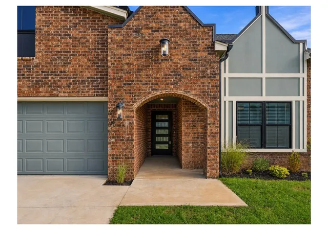 Photo 3 of Single family home for sale at 213 W Broadway St, Owasso, OK 74055 | MLS# 2632838 | Listing updated on 2026-09-19