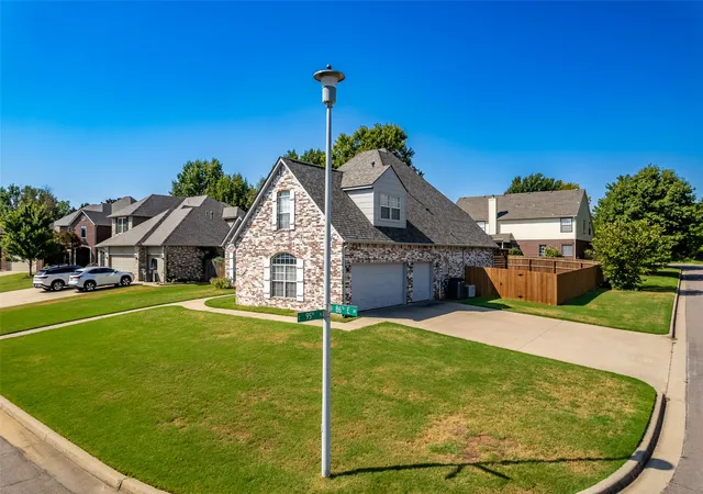 Photo 2 of Single family home for sale at 9518 S 86th Eastavenue, Tulsa, OK 74133 | MLS# 2634439 | Listing updated on 2026-10-12