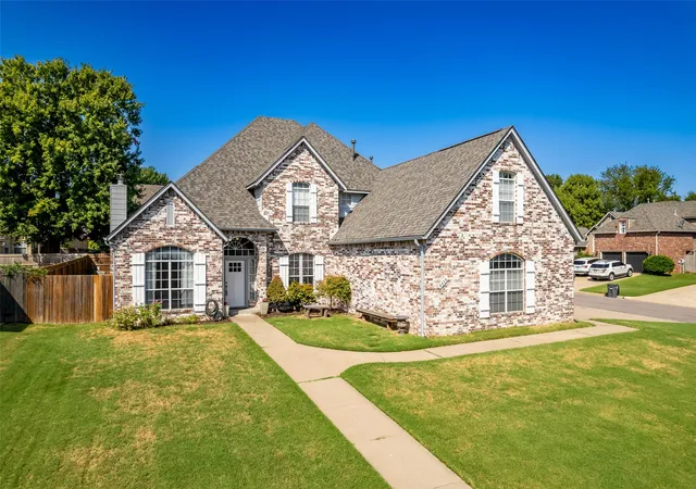 Photo 3 of Single family home for sale at 9518 S 86th Eastavenue, Tulsa, OK 74133 | MLS# 2634439 | Listing updated on 2026-10-12
