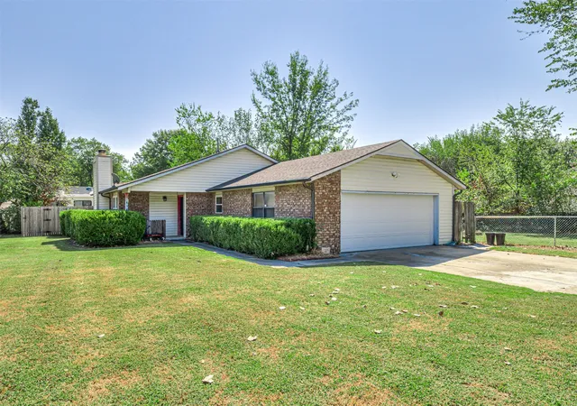 Photo 2 of Sale Pending at 801 E Spring St, Collinsville, OK 74021 | MLS# 2634467 | Listing updated on 2026-10-09