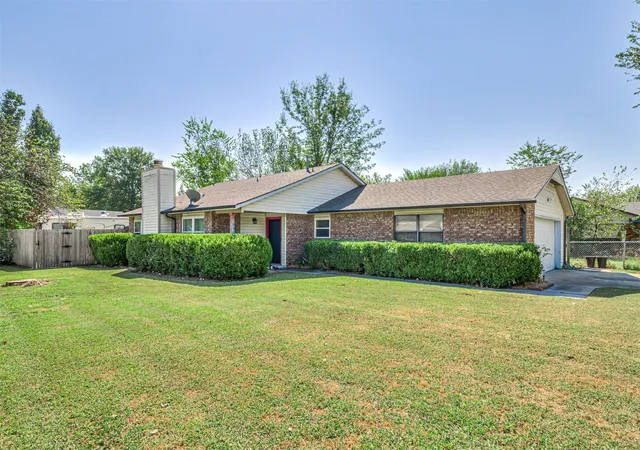 Photo 3 of Sale Pending at 801 E Spring St, Collinsville, OK 74021 | MLS# 2634467 | Listing updated on 2026-10-09