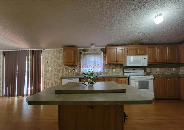 Photo 2 of Manufactured home for sale at 302 E Schley St, Vian, OK 74962 | MLS# 2634535 | Listing updated on 2026-10-07