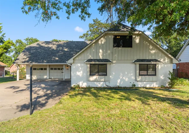 Photo 1 of Sale Pending at 1208 Se Swan Dr, Bartlesville, OK 74006 | MLS# 2634540 | Listing updated on 2026-10-01