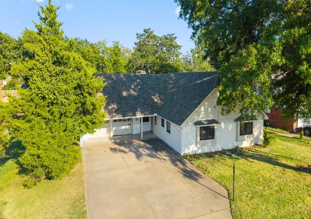 Photo 2 of Sale Pending at 1208 Se Swan Dr, Bartlesville, OK 74006 | MLS# 2634540 | Listing updated on 2026-10-01