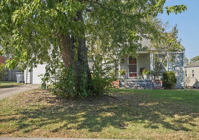 Photo 3 of Sale Pending at 5427 E 5th Place, Tulsa, OK 74112 | MLS# 2634512 | Listing updated on 2026-09-23