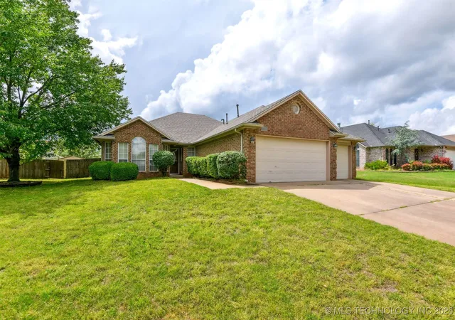 Photo 1 of Sale Pending at 10716 S 83rd Eastavenue, Tulsa, OK 74133 | MLS# 2517795 | Listing updated on 2026-10-09