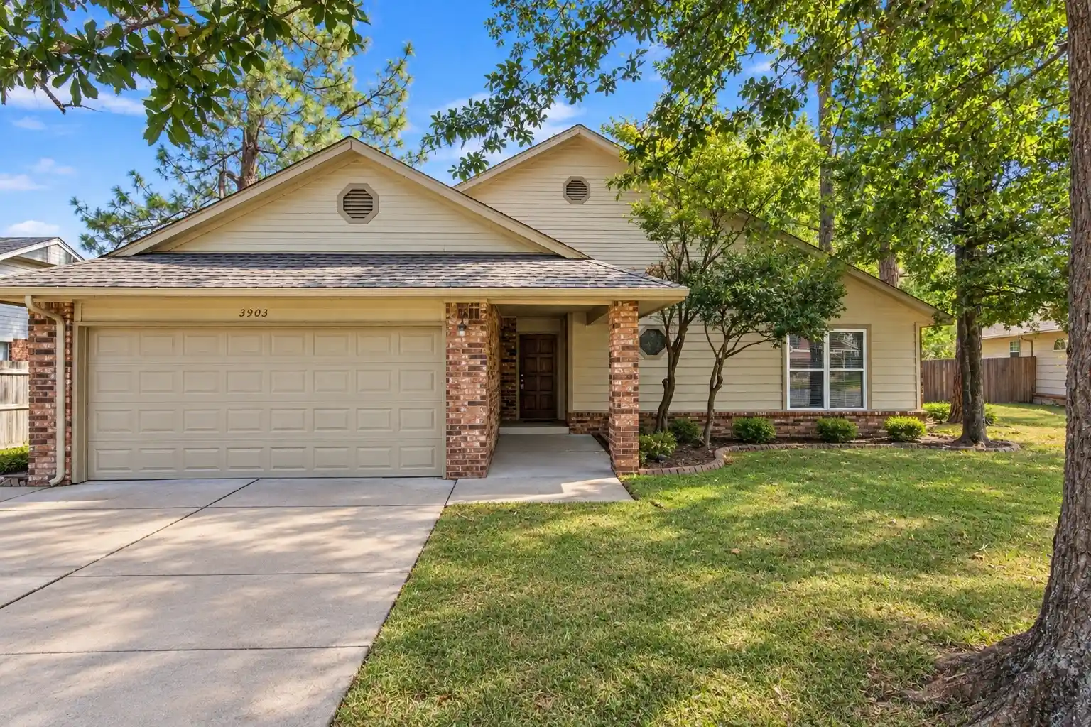 Single family home for sale at 3903 S Walnut Pl, Broken Arrow, OK 74011 | MLS# 2634449