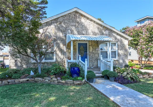 Photo 2 of Single family home for sale at 1134 Division, Sulphur, OK 73086 | MLS# 2634620 | Listing updated on 2026-09-20
