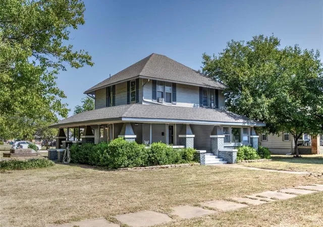 Photo 1 of Sale Pending at 323 W 6th Street, Stroud, OK 74079 | MLS# 2634633 | Listing updated on 2026-09-20