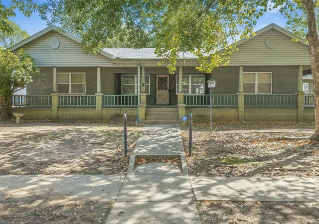 Photo 1 of Single family home for sale at 822 Stanley St Sw, Ardmore, OK 73401 | MLS# 2634010 | Listing updated on 2026-10-08