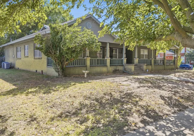 Photo 2 of Single family home for sale at 822 Stanley St Sw, Ardmore, OK 73401 | MLS# 2634010 | Listing updated on 2026-10-08