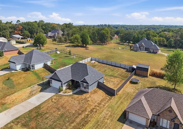 Photo 2 of Sale Pending at 140 Oak Ln, Durant, OK 74701 | MLS# 2634643 | Listing updated on 2026-09-29