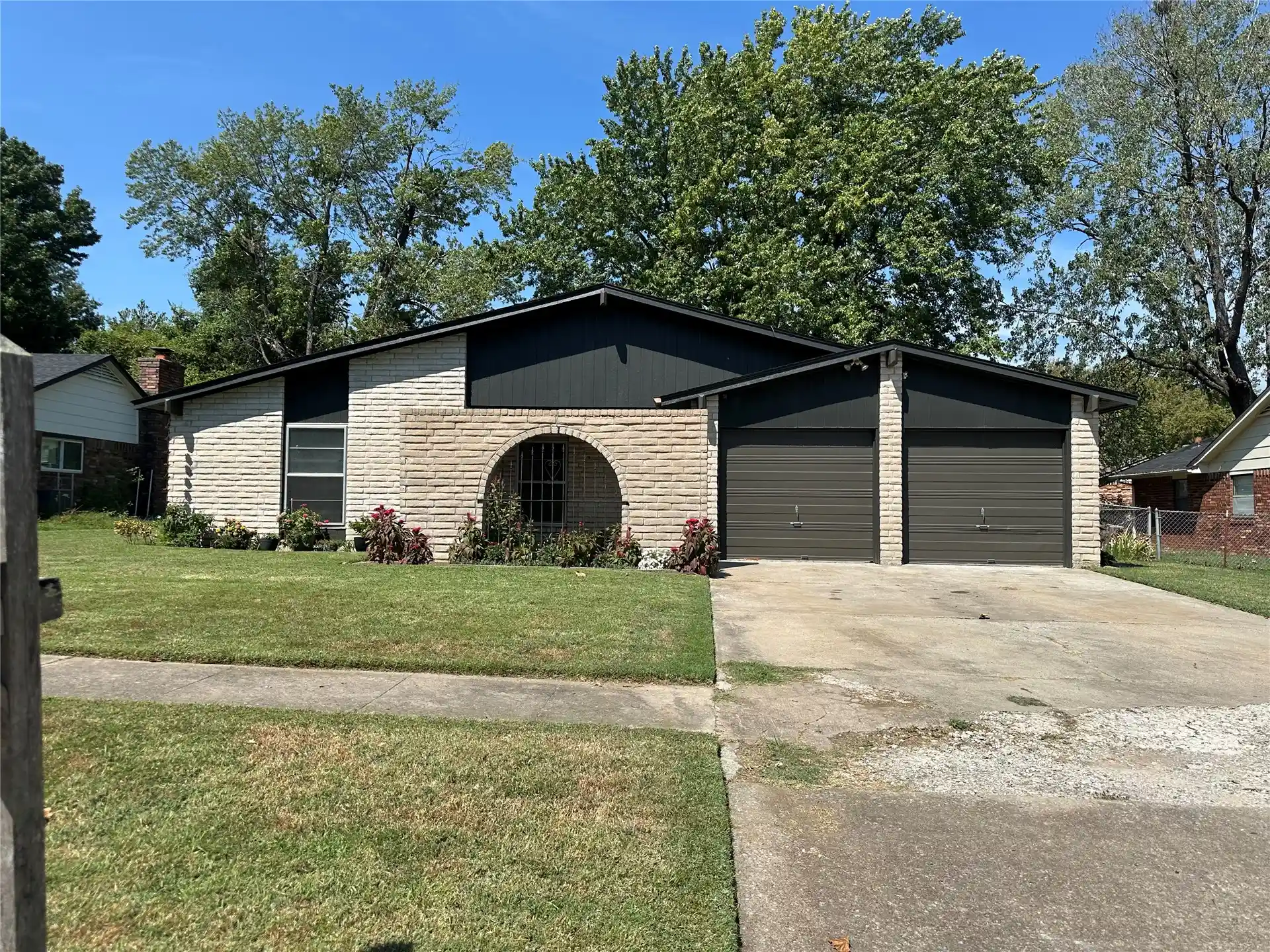 Photo 1 of Single family home for sale at 601 Queens Rd, Muskogee, OK 74403 | MLS# 2634659 | Listing updated on 2026-10-18