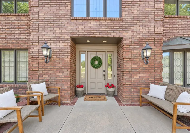 Photo 3 of Single family home for sale at 601 Oakridge Dr, Bartlesville, OK 74006 | MLS# 2634318 | Listing updated on 2026-10-12