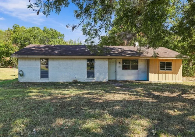 Single family home for sale at 110 N Brackett, Bokchito, OK 74726 | MLS# 2634679