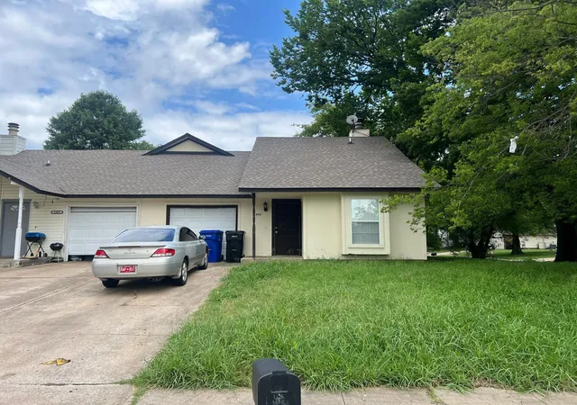 Photo 1 of Multi family home for sale at 1400 W Madison St, Broken Arrow, OK 74012 | MLS# 2634589 | Listing updated on 2026-10-01