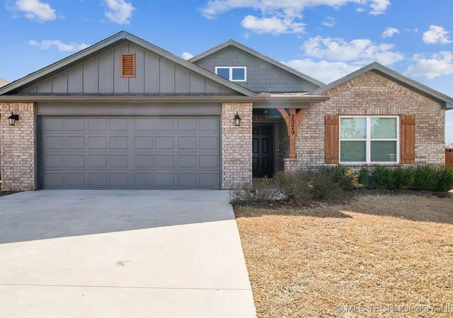 Photo 1 of Single family home for sale at 2029 W Huntsville Pl, Broken Arrow, OK 74011 | MLS# 2634471 | Listing updated on 2026-10-06