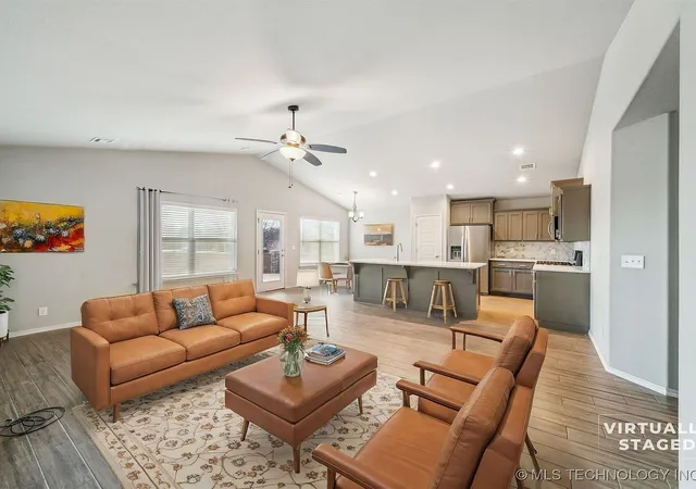 Photo 2 of Single family home for sale at 2029 W Huntsville Pl, Broken Arrow, OK 74011 | MLS# 2634471 | Listing updated on 2026-10-06
